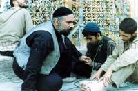 محمد کاسبی در نمایی از فیلم دو چشم بی سو