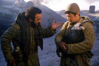 علی اوسیوند  و علی صادقی در نمایی از فیلم «پیک نیک در میدان جنگ»