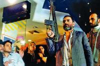 حبیب رضایی و پرویز پرستویی در نمایی از فیلم آژانس شیشه ای