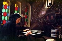 مهتاب کرامتی در نمایی از فیلم « مردی از جنس بلور»