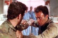 فریبرز عرب نیا و محمد صادقی در نمایی از فیلم «فرار مرگبار»