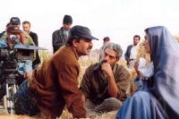 آتنه فقیه نصیری ، مهدی احمدی و زنده یاد ملاقلی پور پشت صحنه فیلم «مزرعه پدری»