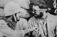 ابراهیم حاتمی کیا و مهرداد سلیمانی در نمایی از فیلم دیده بان