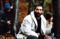 آتیلا پسیانی در نمایی از فلیم «خاکستر سبز»